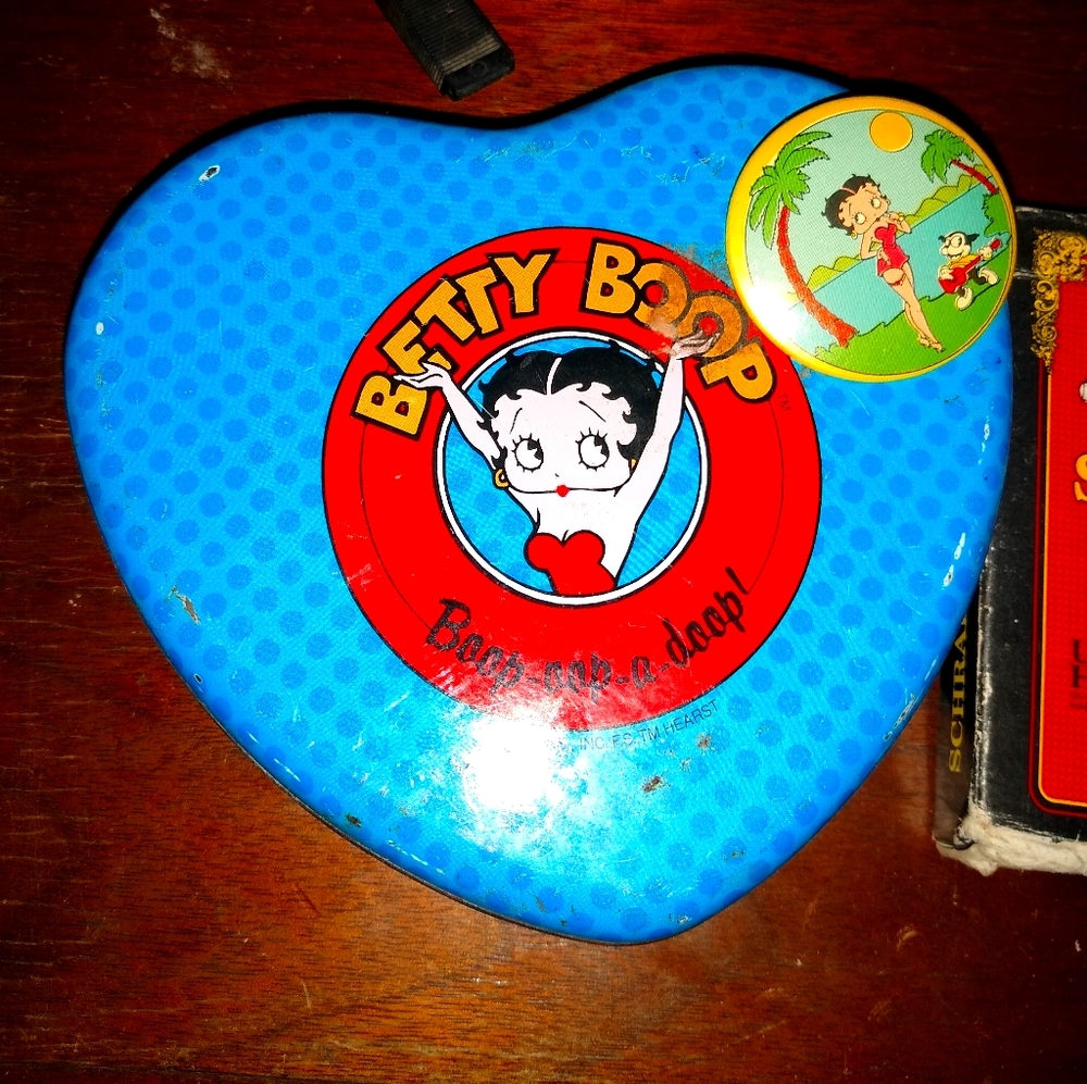 Vintage BettyBoop watch,tin ,an pin